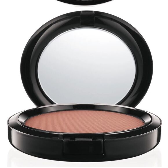 🥳HP🥳 NIB MAC Venomous Villains Cruella Beauty Powder in “Her Own Devices” - Picture 2 of 5